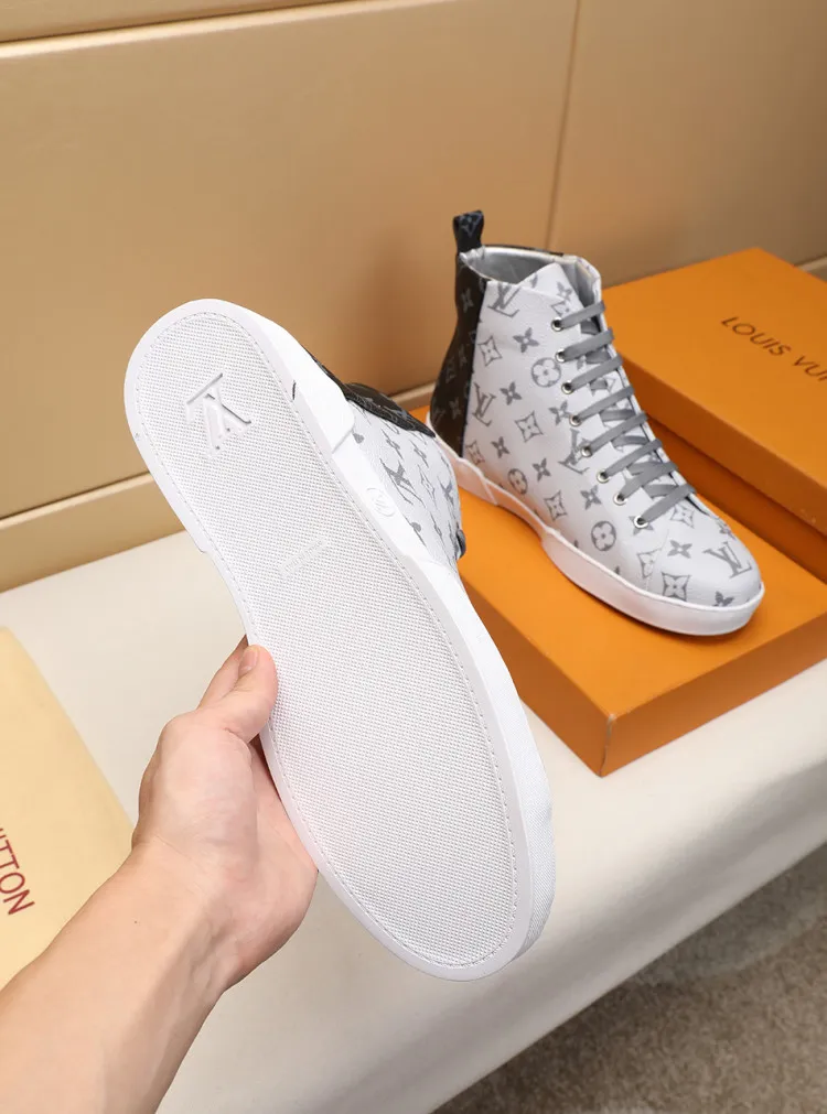 Factory price: 400💰【LV】Official website popular series 🇮🇹🇮🇹1:1 production, selected high-end imported imitation sheepskin lining sheepskin pads, matched with Louis Vuitton Monogram Ecli men's shoes 💰se canvas and pure white rubber soles, extremely simple design, perfect interpretation of the latest inspiration for shoes, classic and fashionable integration, 🔍🔍high quality, worthy of your possession. The bottom car thread will never be unglued. Sellers are welcome to sell as shown in the picture above. We can send one piece on behalf of you. Number of yards: 38-44 (45 yards can be customized)